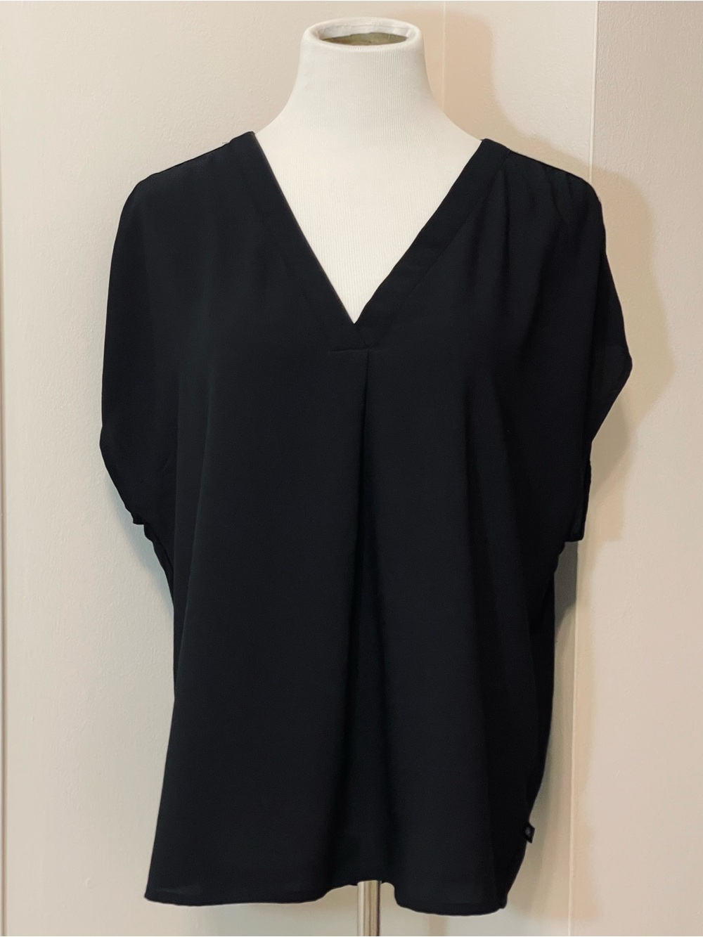 Banana Republic Black V-Neck Draped Blouse Size XL - Picture 2 of 8